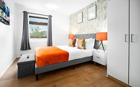 Beautiful Birmingham Central House- Garden, Free Parking, Contractors, Utilita Arena, City Hospital